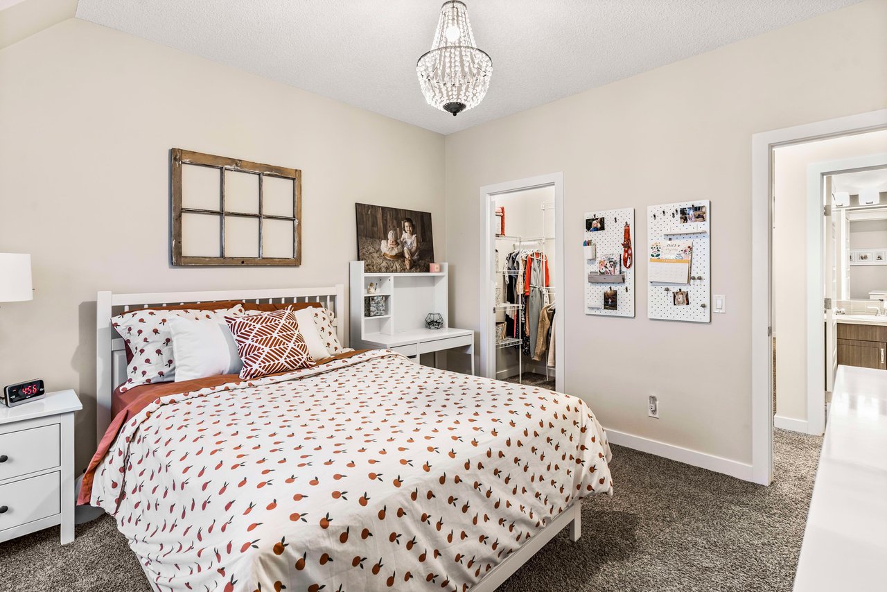 208 Mahogany Bay SE