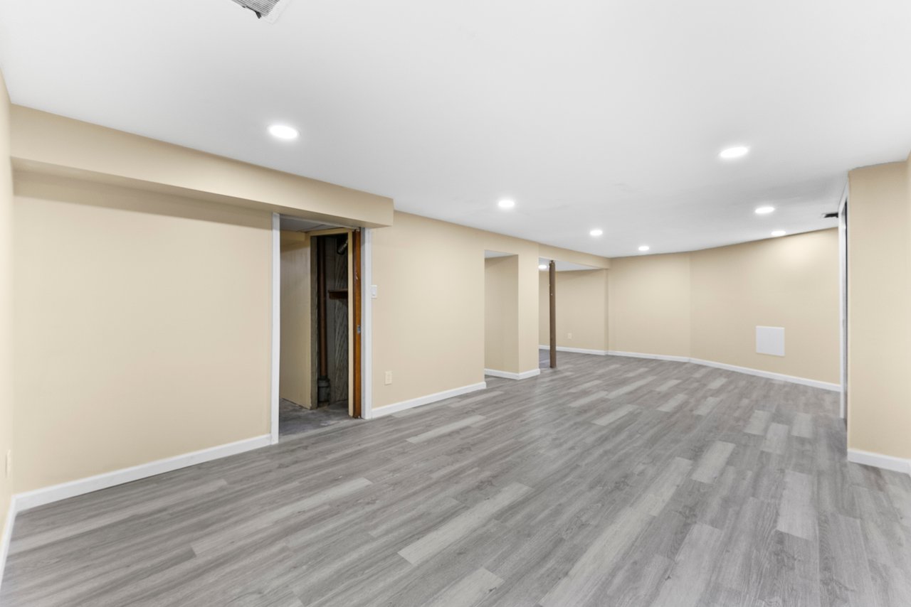 14 Mayling Court