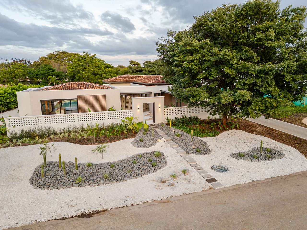 Casa Los Feliz | Elegant 4-Bedroom Villa in Hacienda Pinilla’s Reserva del Golf