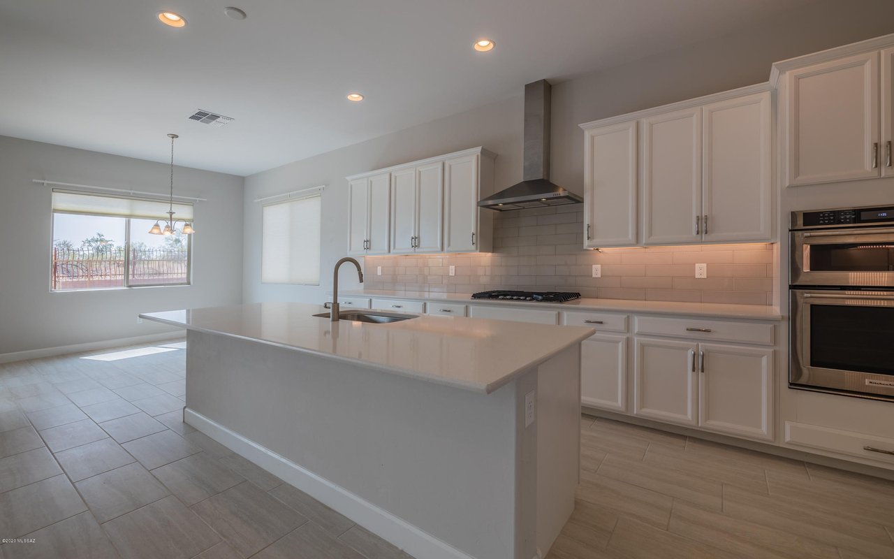 240 E Ancient Pueblo Ln
