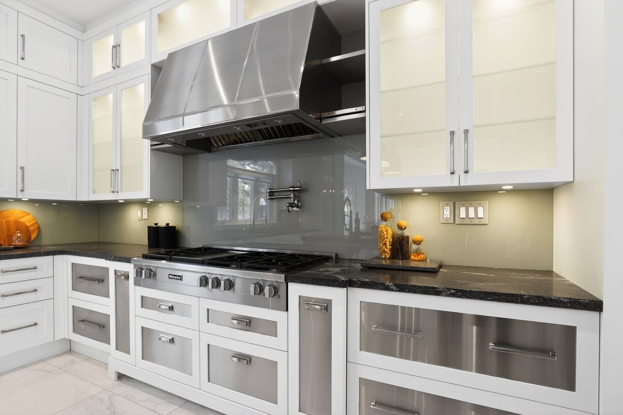 Located In The Prestigious St. Andrew-Windfields