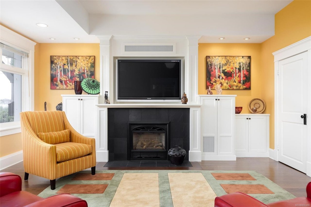 2422 Esplanade Rd
