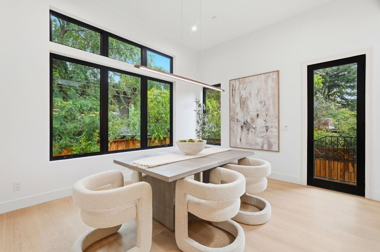 1084 Moffett Circle, Palo Alto, California 94303