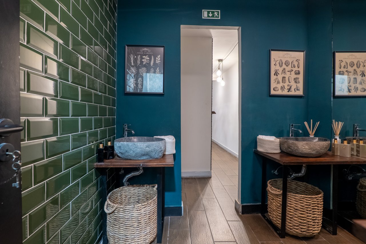 Prime Fine-Dining Restaurant Business Transfer (“Trespasse”) in Central Porto