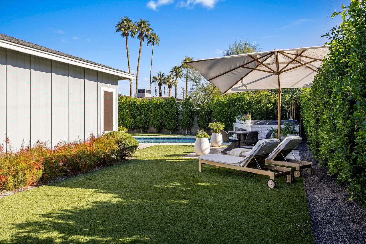 4119 E INDIANOLA Avenue