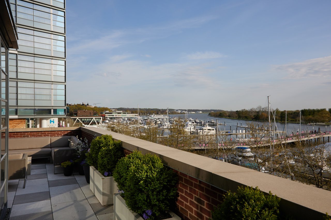 45 Sutton Square SW #306