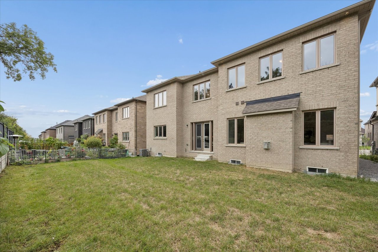 72 Silk Twist Drive, East Gwillimbury