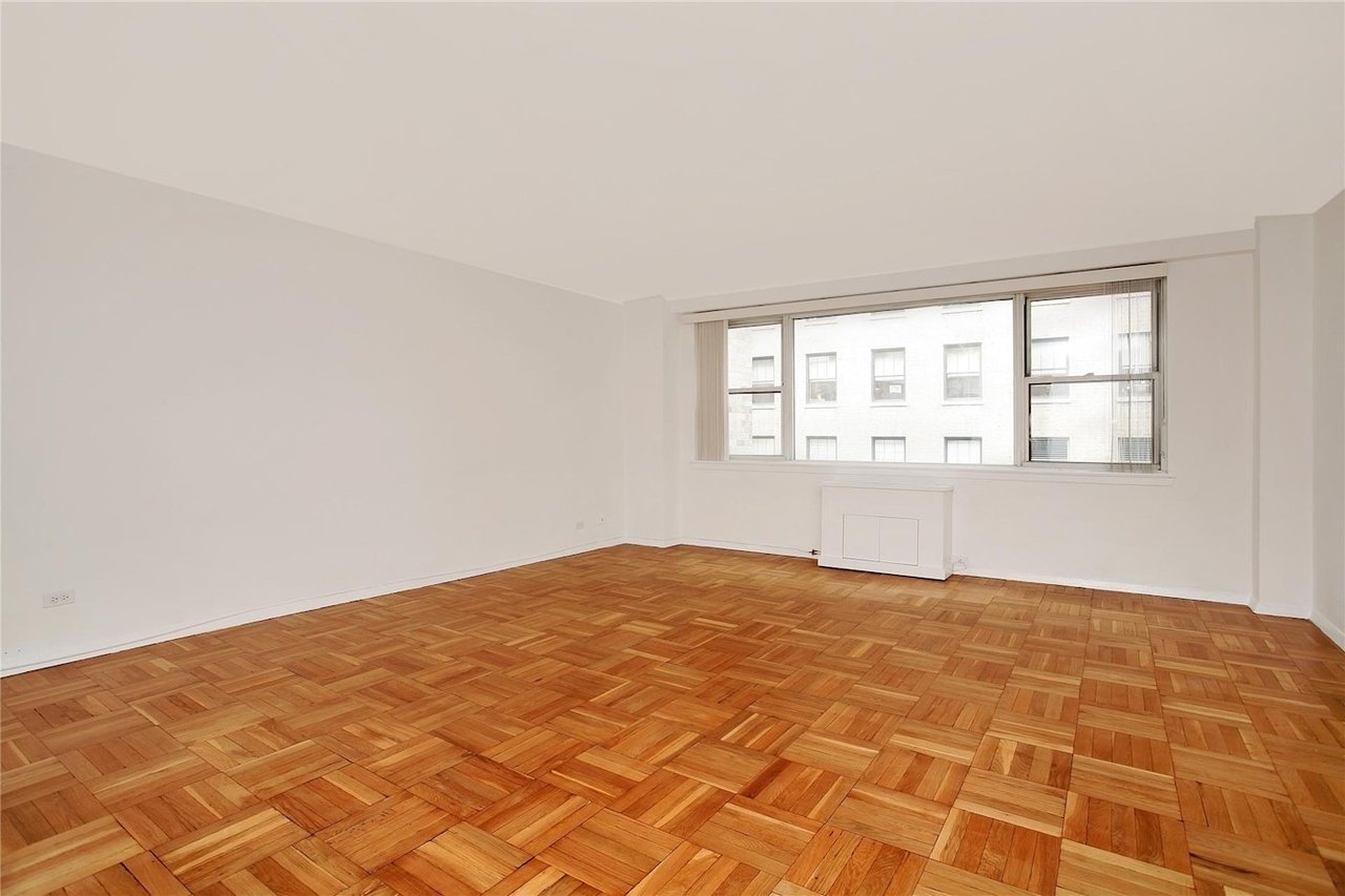 139 E 33rd St, #8J