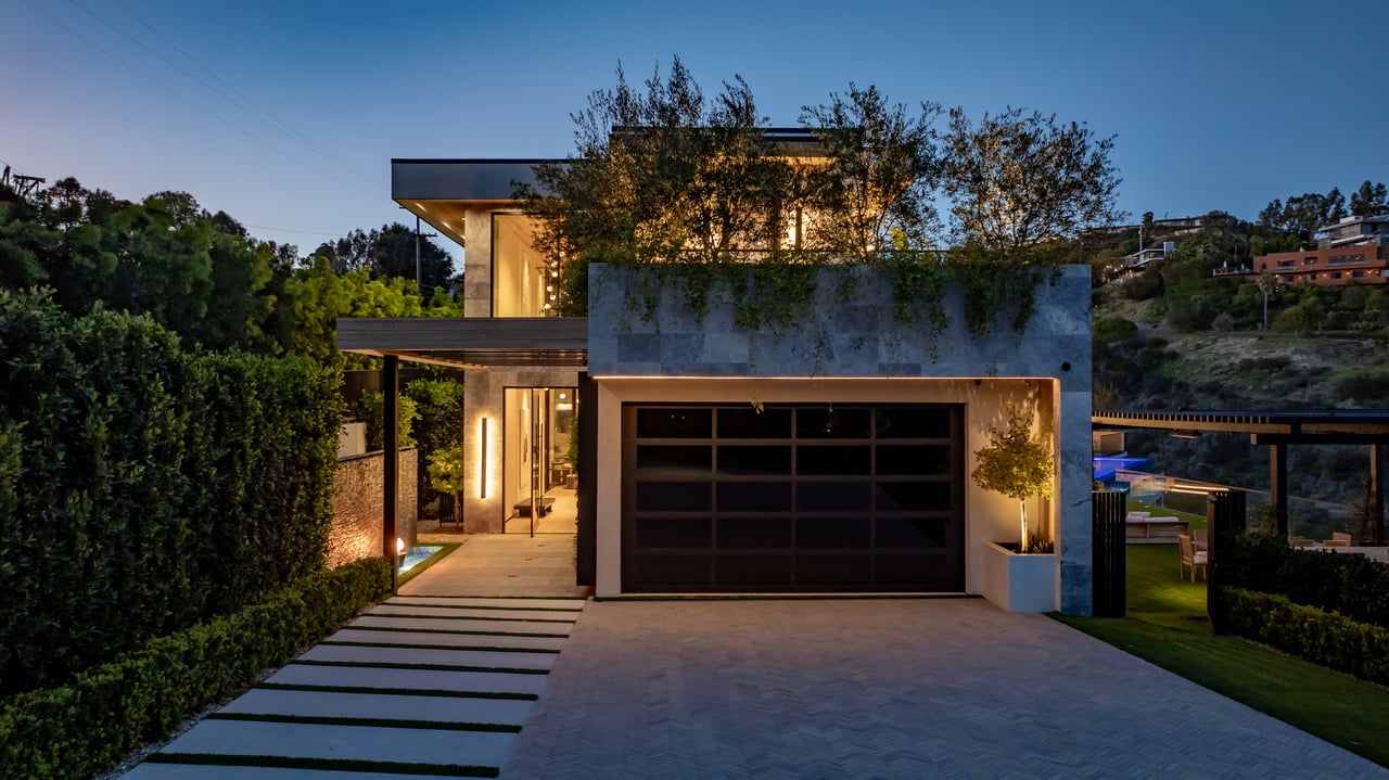 1104 N Tigertail Rd, Brentwood