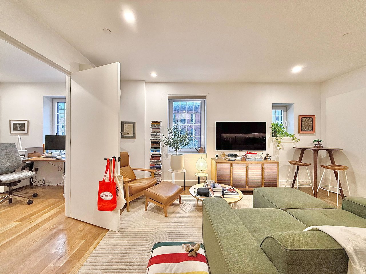 128 Montrose Avenue #302