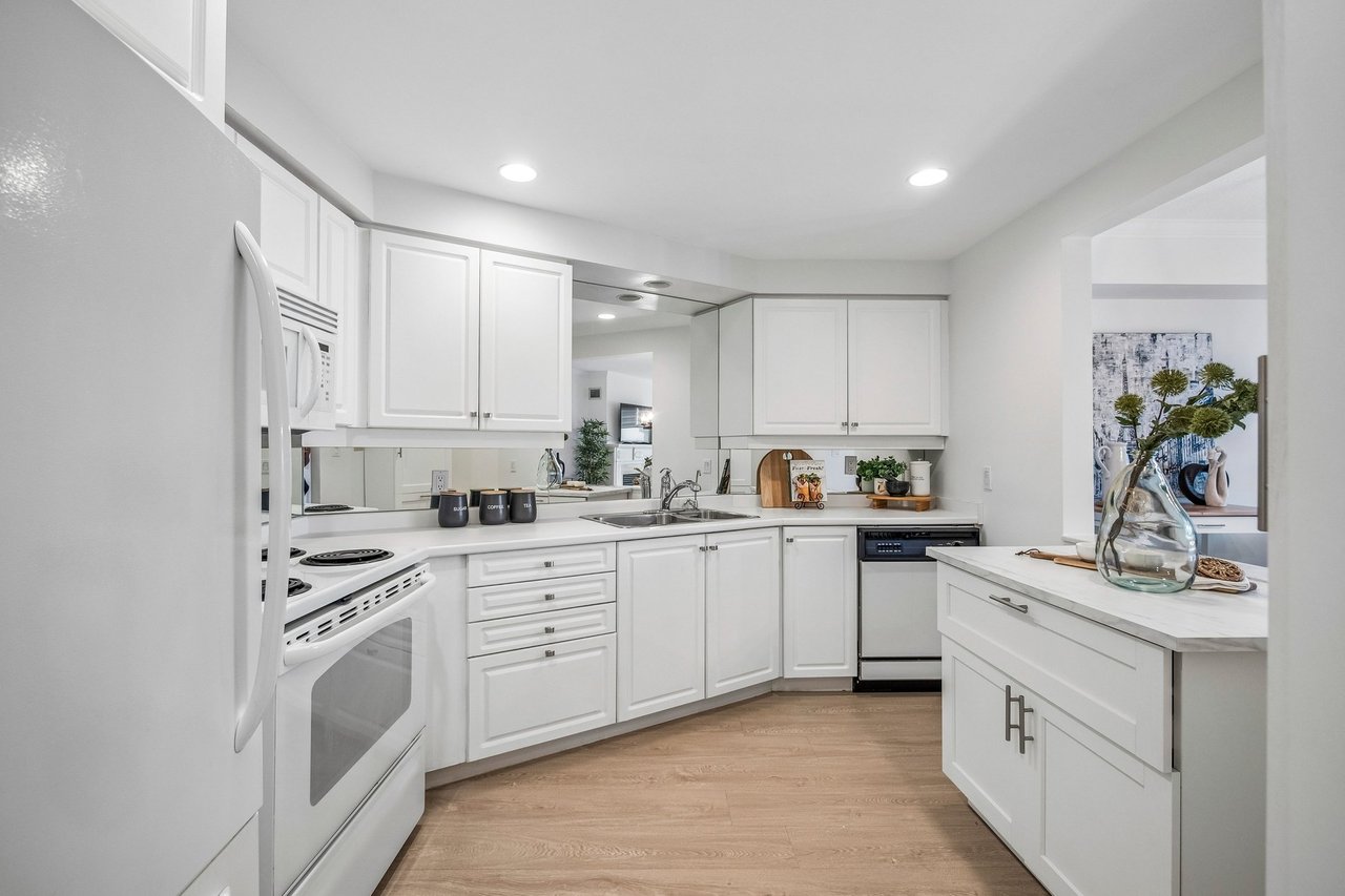 1818 Bayview Avenue #605