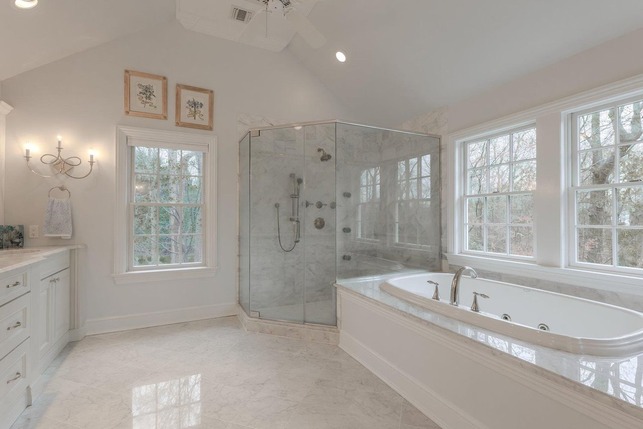 51 Lloyd Ln