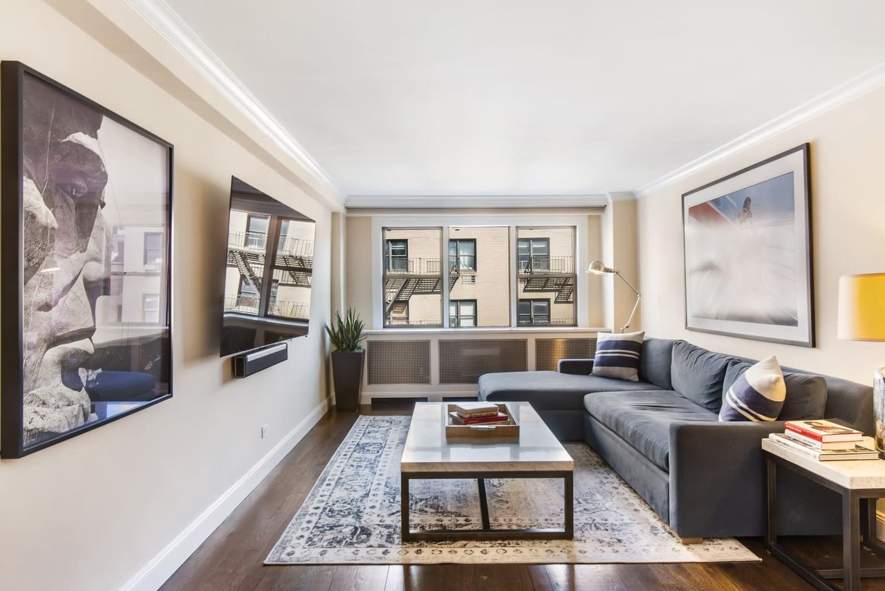 210 E 15th St, #7L