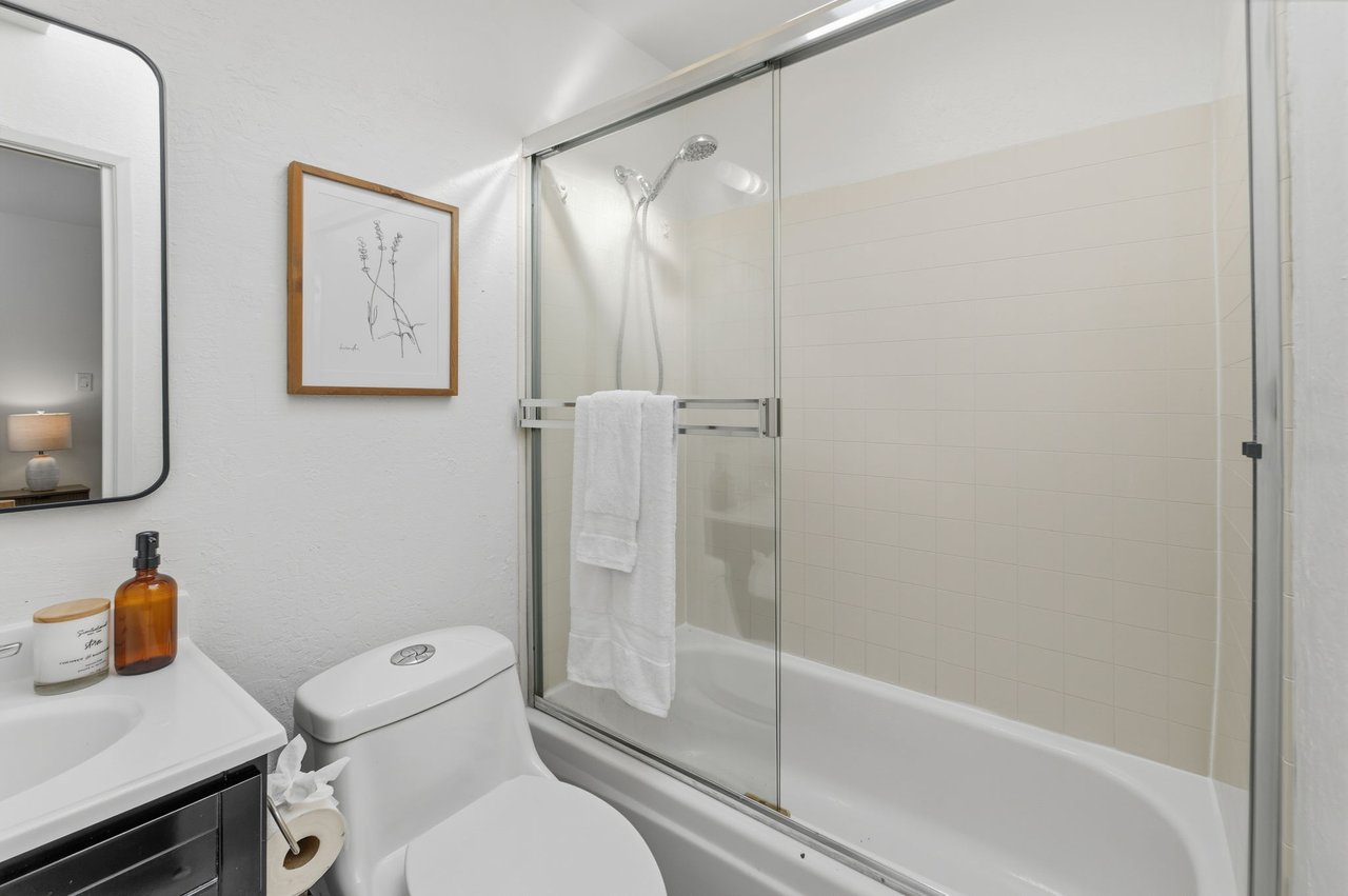 423 Waller St #8