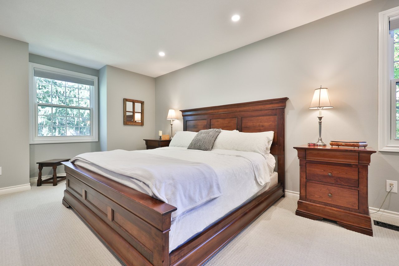 206 Rossmore Boulevard, Burlington