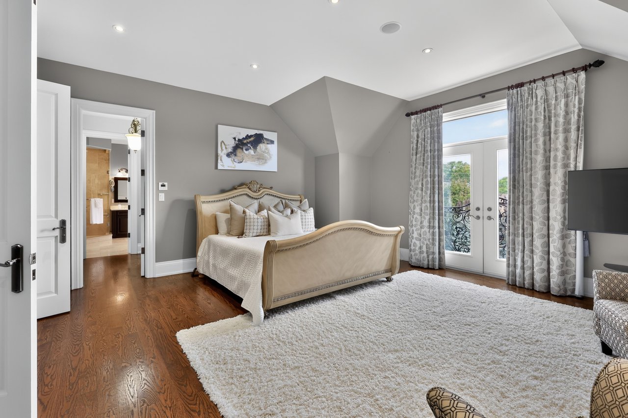 2513 Sharon Cres