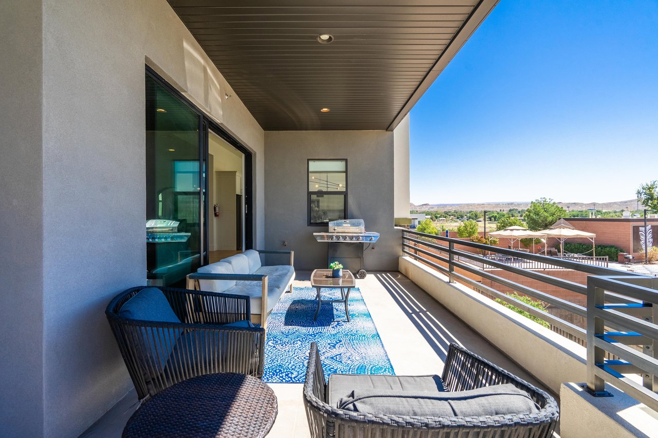 COUNTRY CLUB GOLF COURSE RETREAT