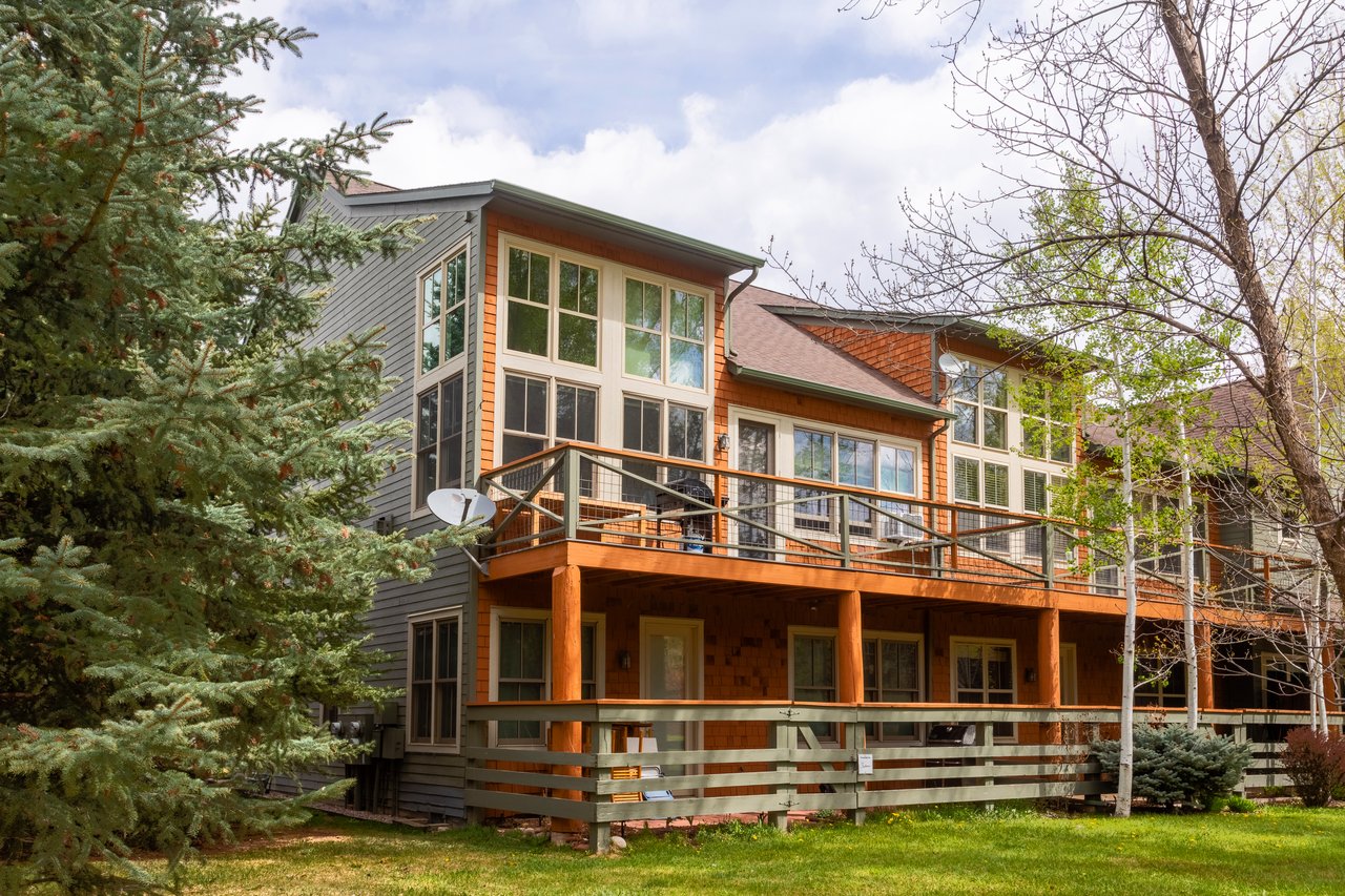 Bright & Stylish Willits Townhome with Modern Upgrades