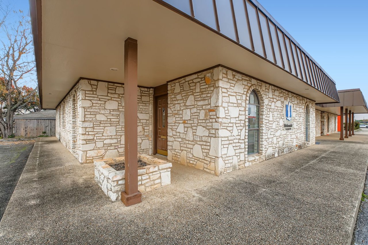 2060 Universal City Blvd