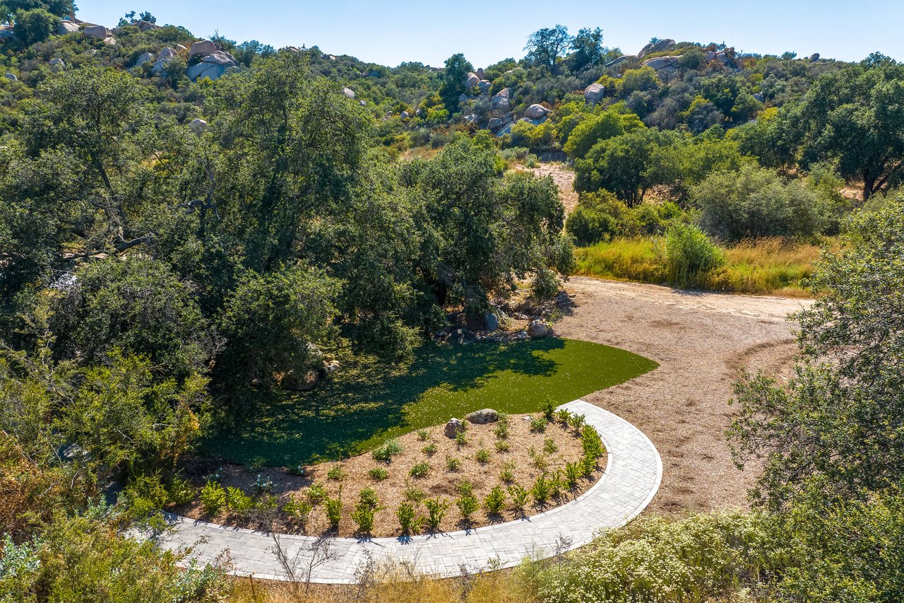 41612 Avenida de Encanto