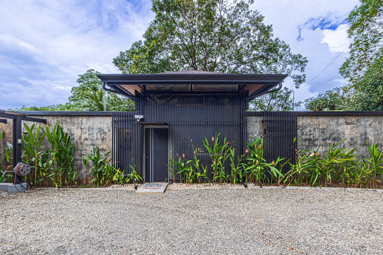   3 bedrooms, 2.5 bathrooms Villa Steps from Uvita, beautiful Beaches, Waterfalls, Restaurants and Tourist Attractions.