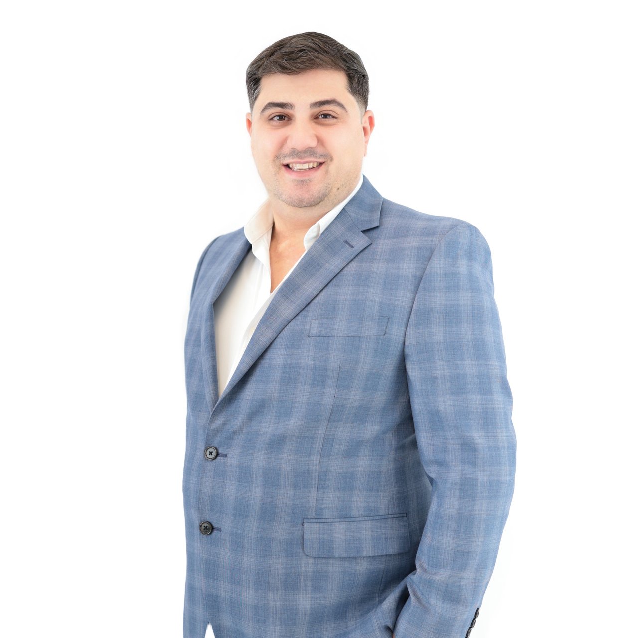 Vahan Sardaryan Waltham, MA Real Estate Agent Headshot