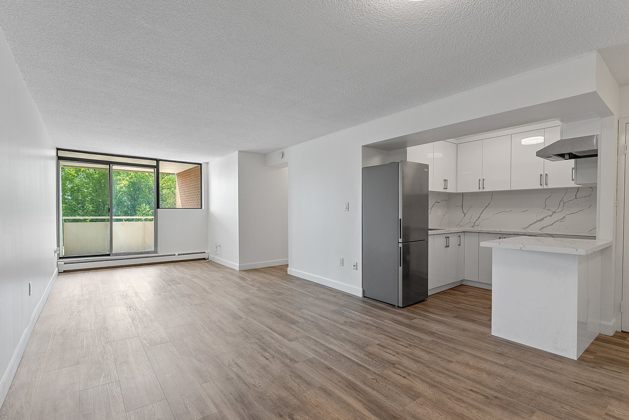 10330 Yonge Street W Unit: 404