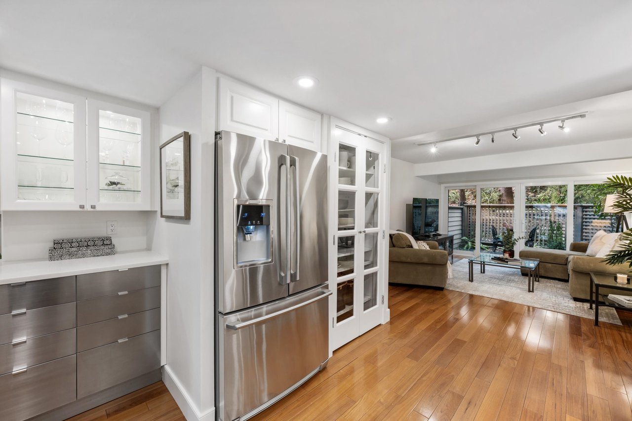 25-4957 Marine Dr