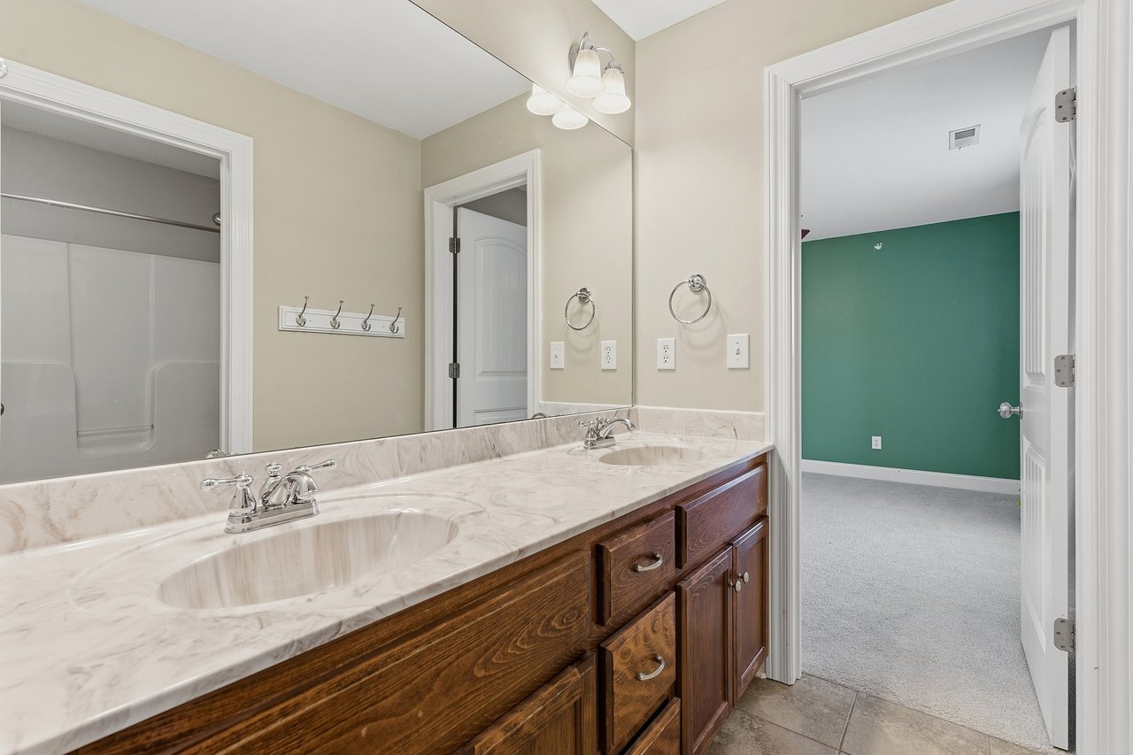 Beautiful 4 Bed 4 Bath Home in Owens Cross Roads!