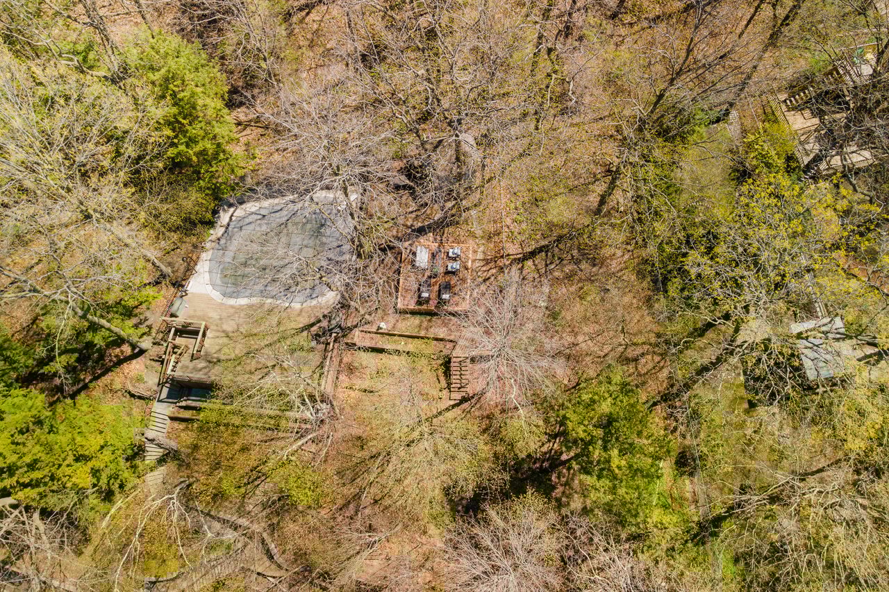 31 Fallingbrook Dr