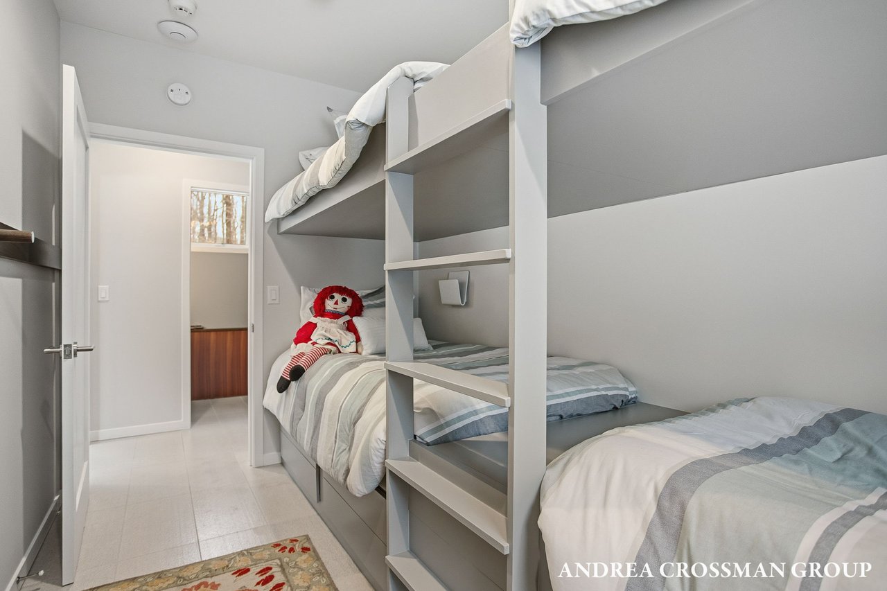 6919 Bendemeer Drive