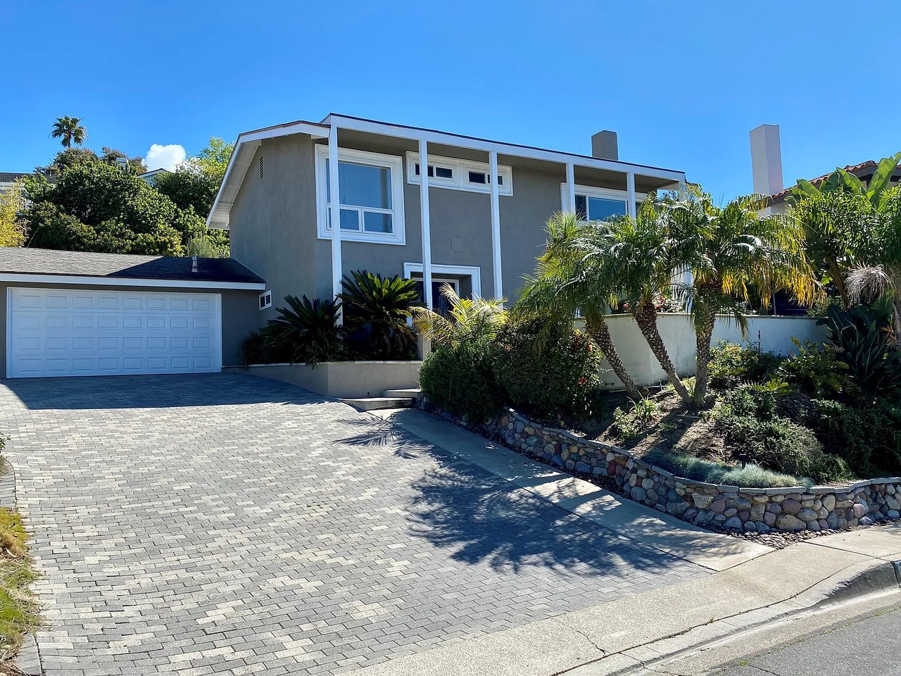 2880 Zell Dr