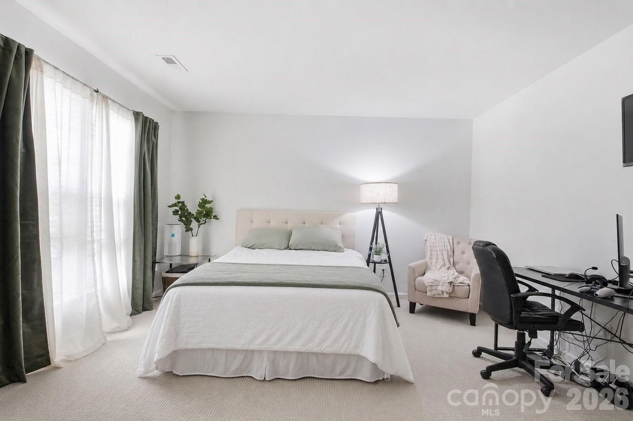 Steele Creek | Gem of an End-Unit