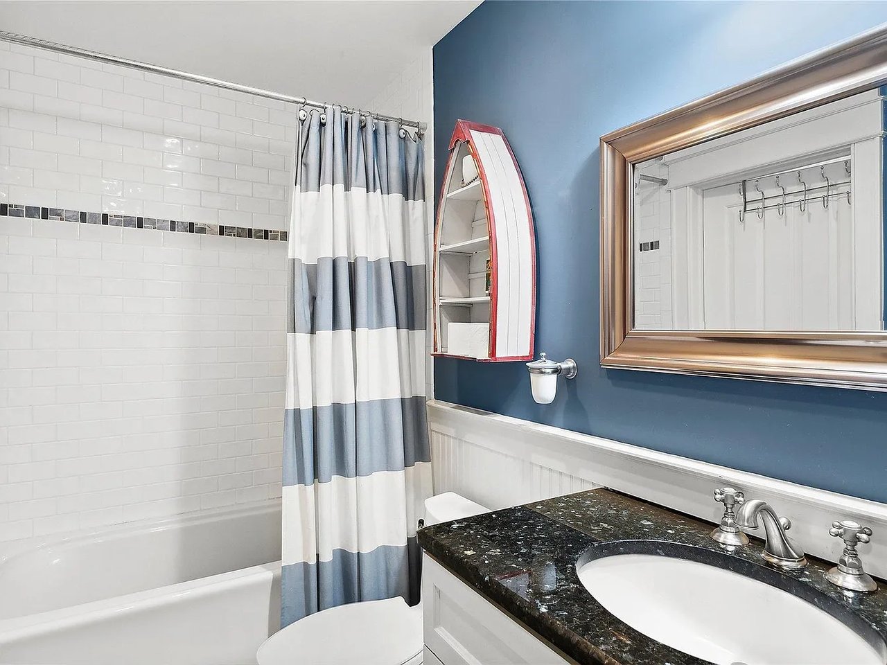 32C Honeysuckle Ln