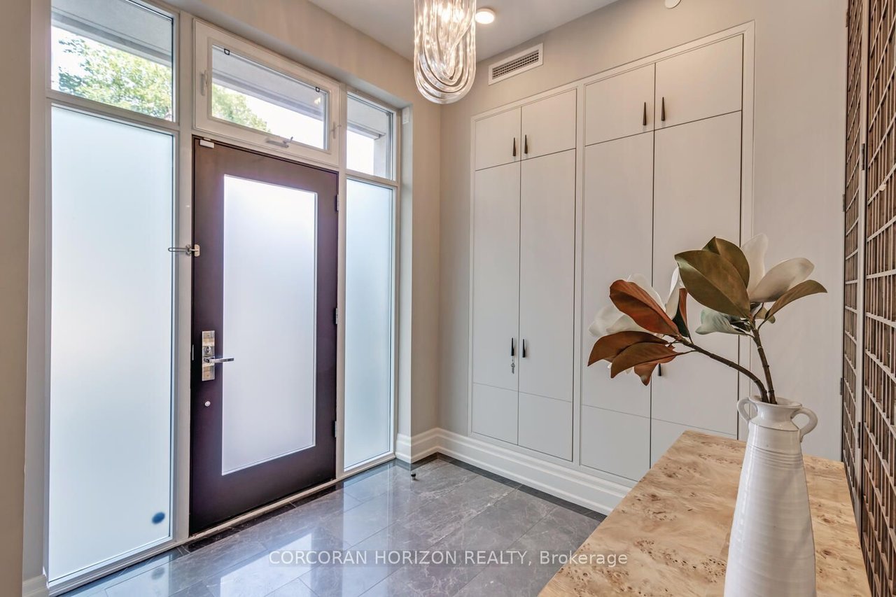 GRAND TOWNHOUSE IN THE ANNEX