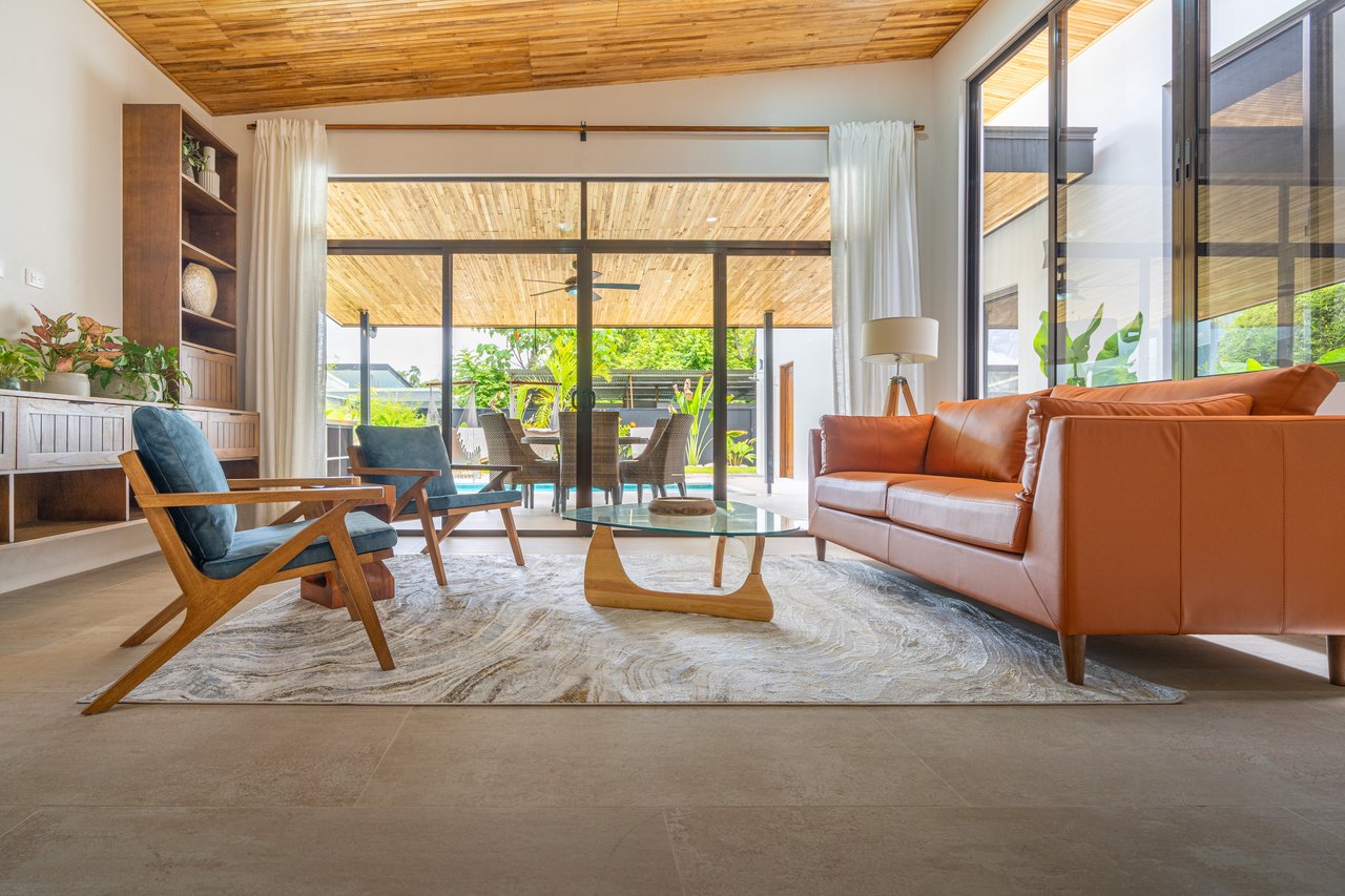 Uvita Tropical Urban Home, New Quality Build!