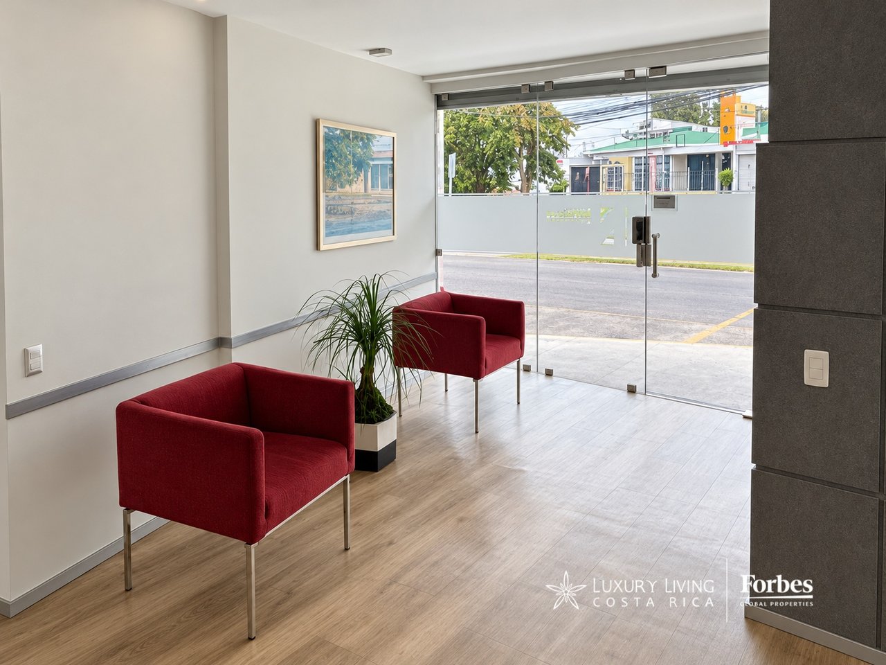 21574 - Sale of a building with an excellent location in Barrio Dent