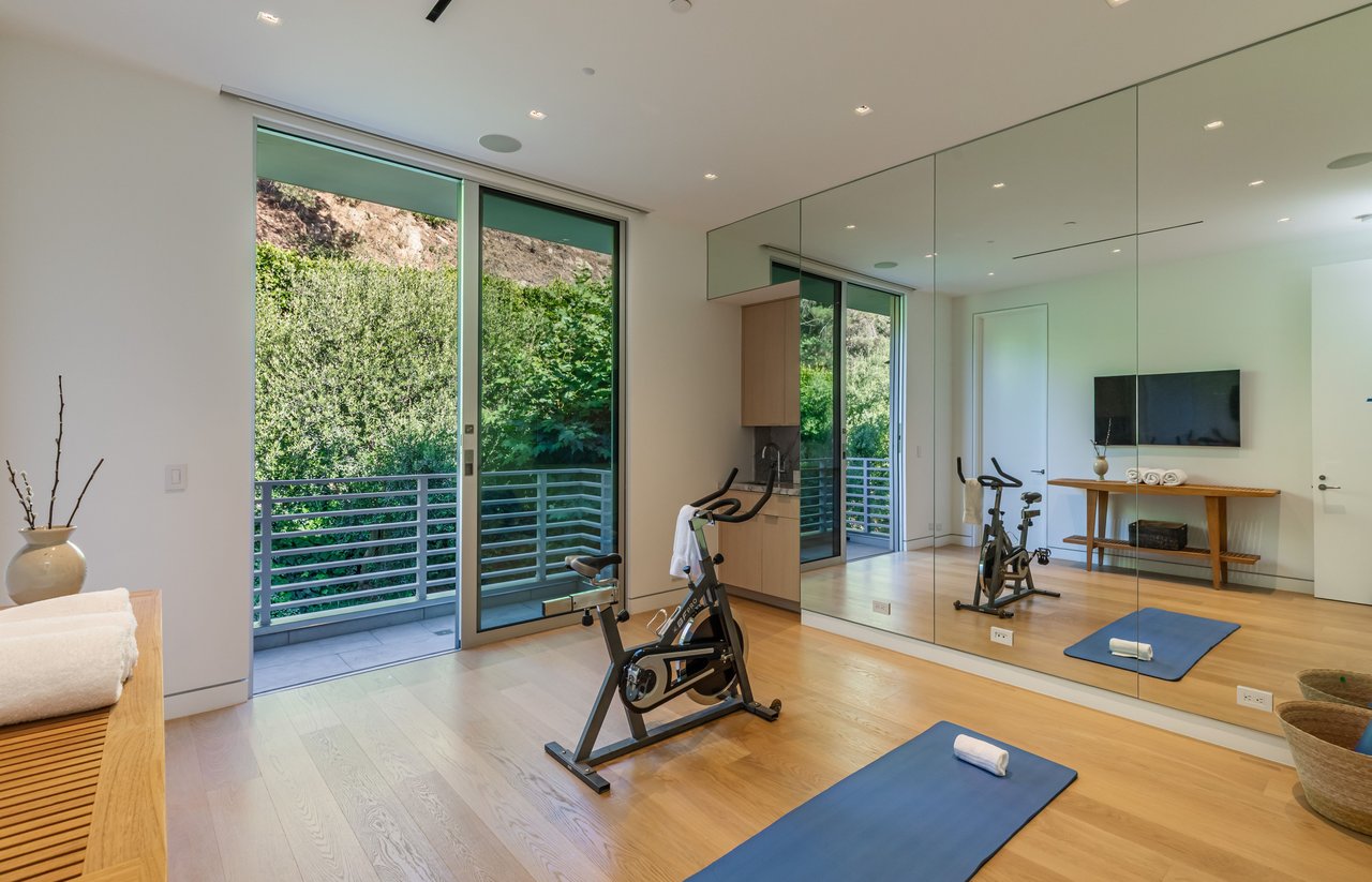 9011 Alto Cedro Dr, Beverly Hills