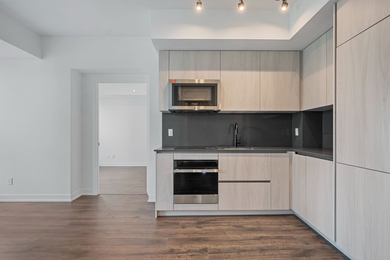 327 King Street W Unit: 4404