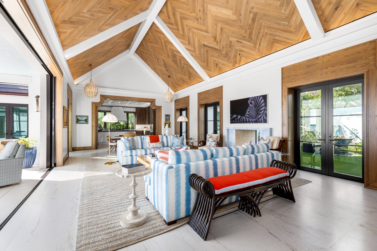 Dutch Colonial Direct Waterfront