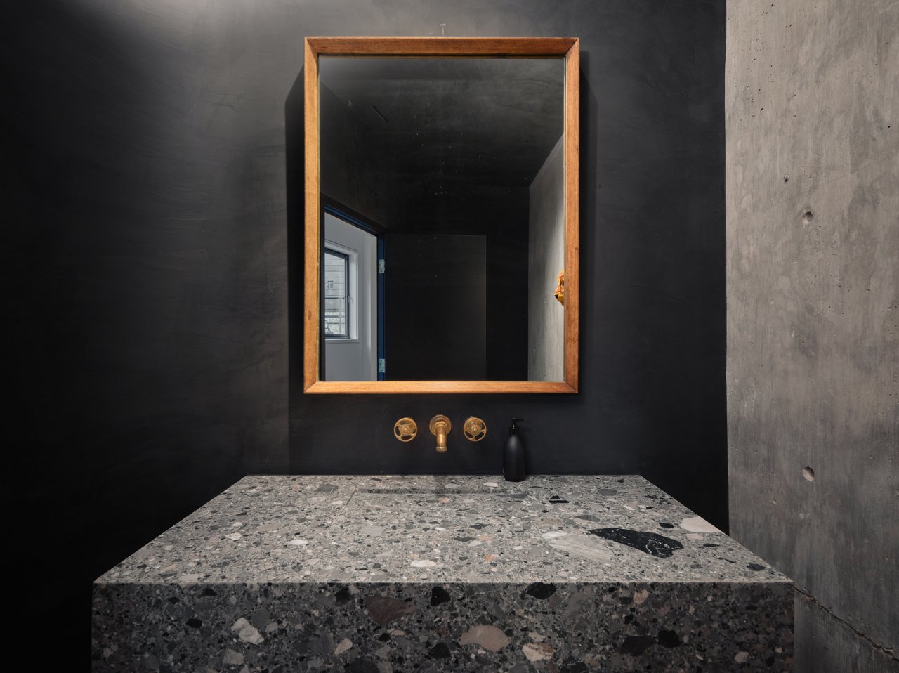 STRATFORD HILLS ARCHITECTURAL LANDMARK