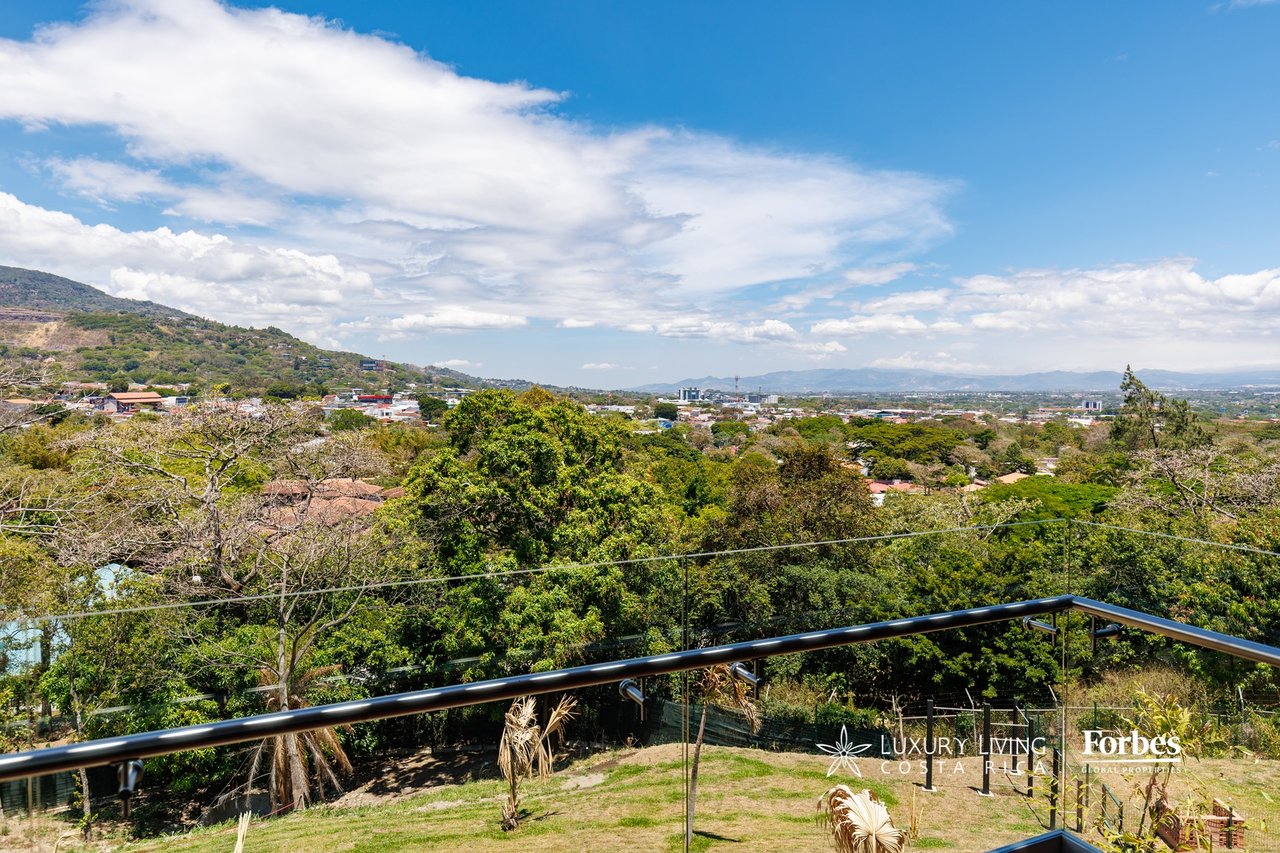 20995 – One bedroom duplex apartment with a balcony and storage room in Alto de las Palomas