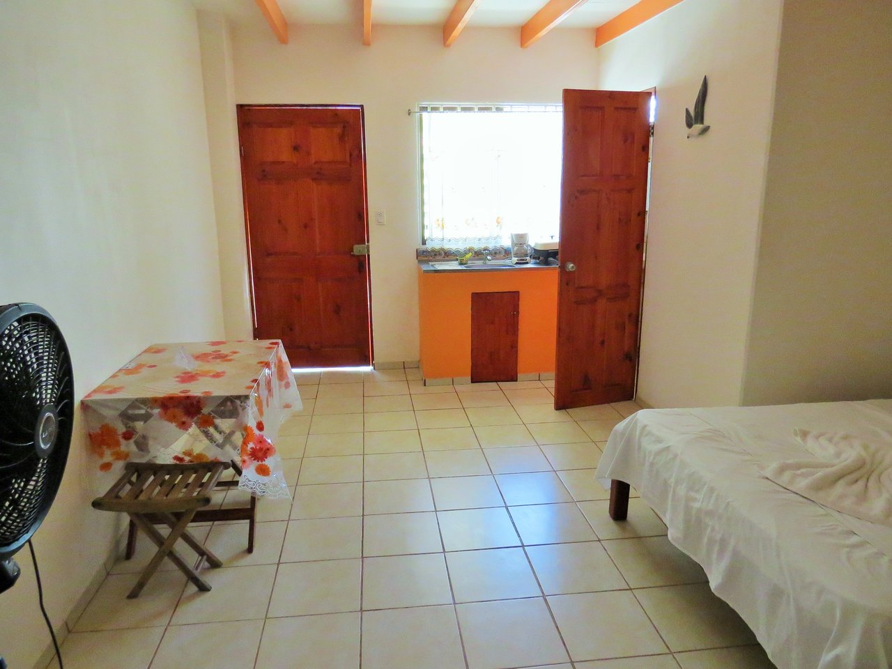 Fully equipped 4 Unit Apartment/Hotel complex 70 meters from the entrance to world-famous Marino Ballena National Park