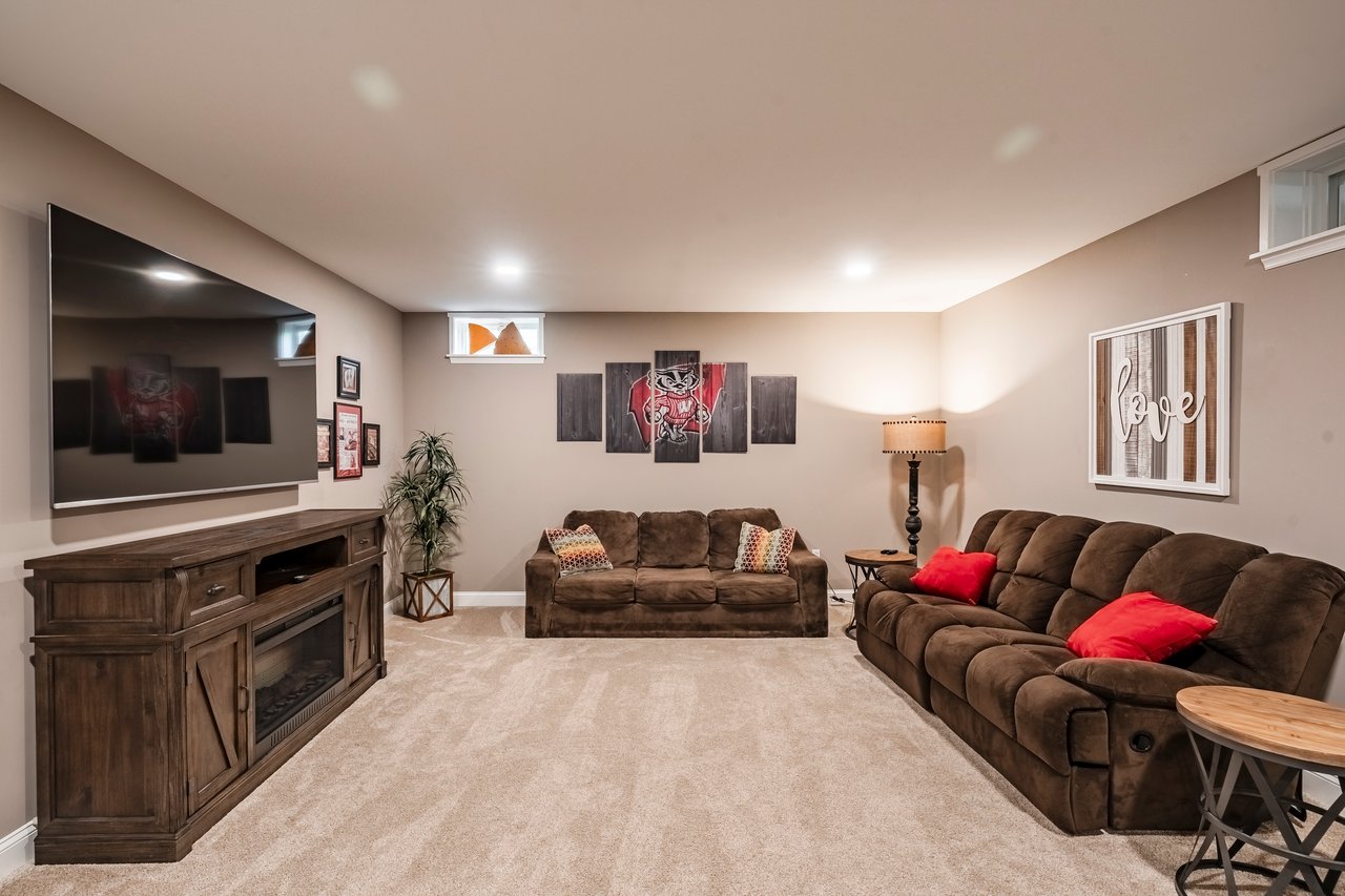 3700 Winthrop Way