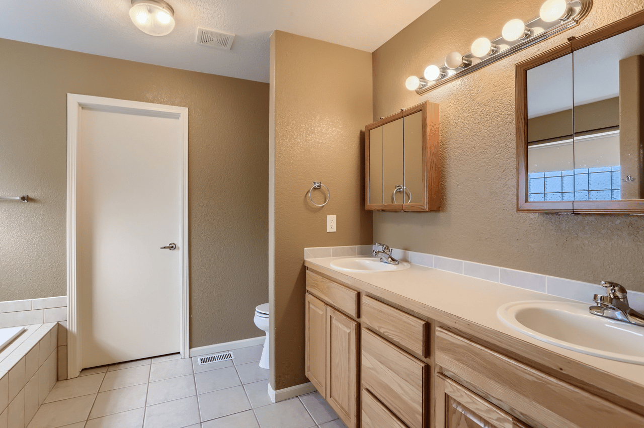 Just Listed: Low-Maintenance Home in Rocksbury Ridge