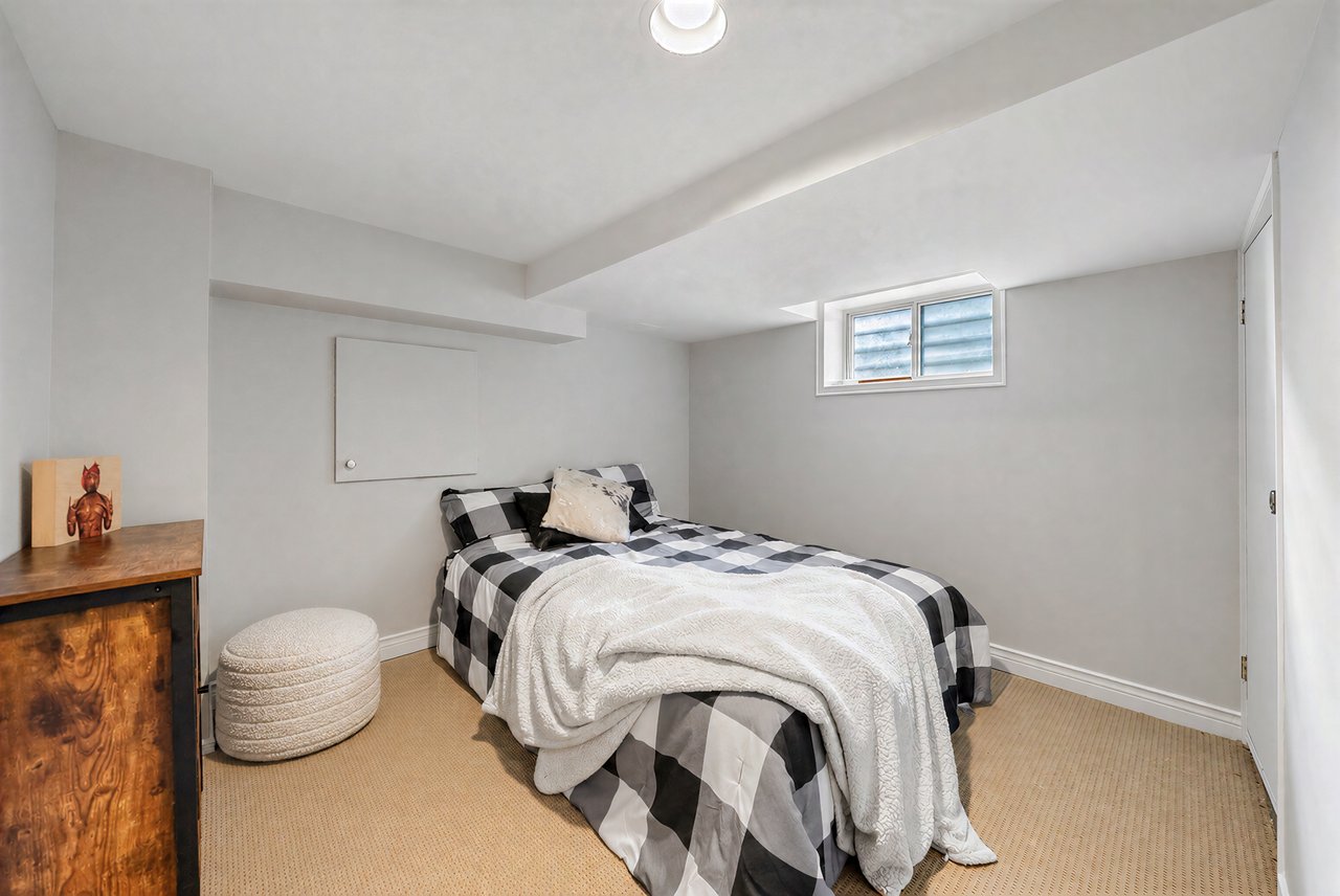 1141 Lakeshore Rd W