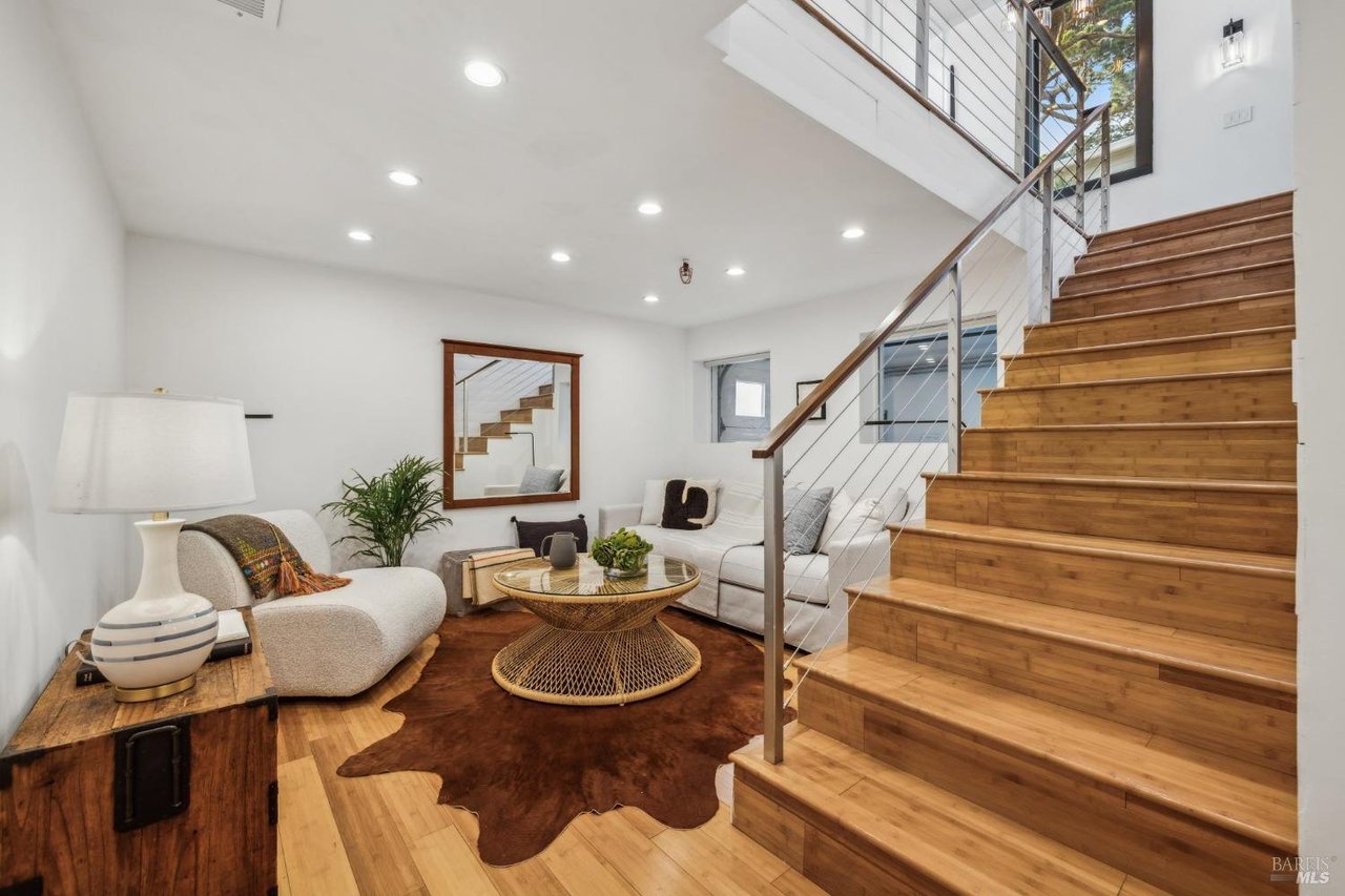 104 4th St