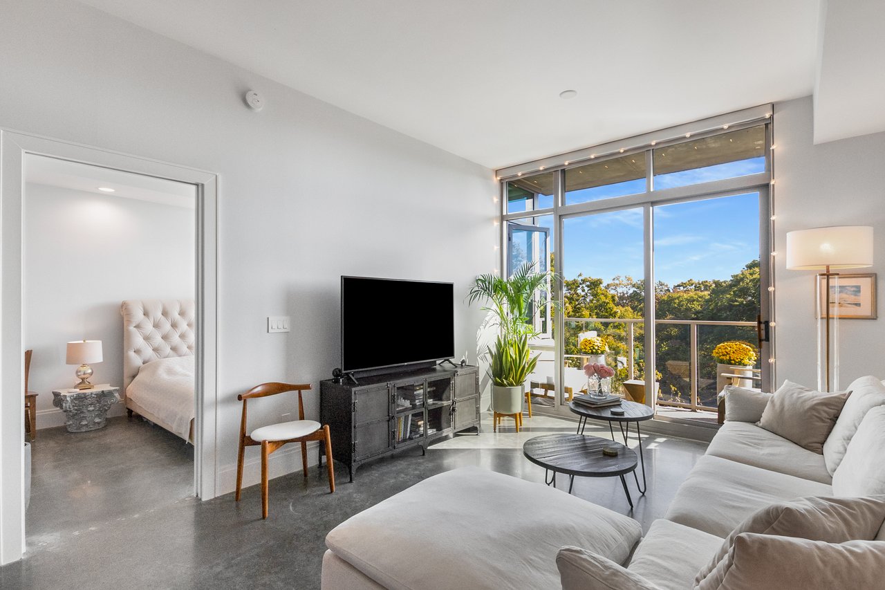 905 Juniper Street NE Unit 704