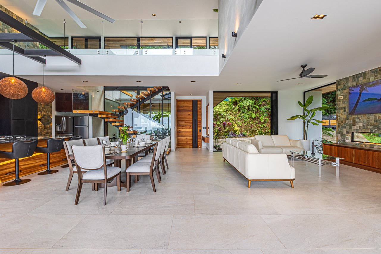 Casa Koules – Architectural 5-Bedroom Oceanview Estate in Prestigious Costa Verde Estates