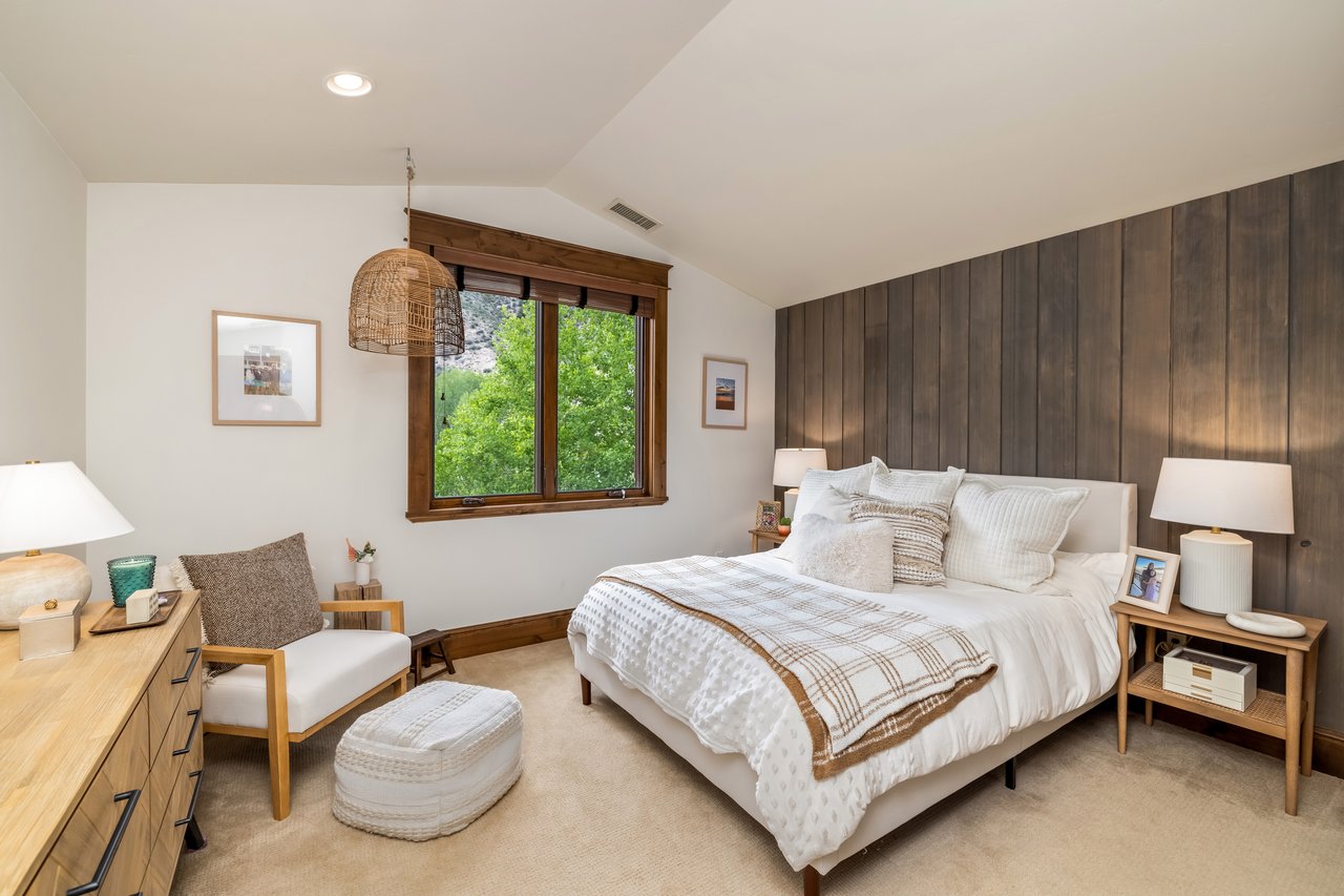 922 June Creek: A Builder's Personal Paradise